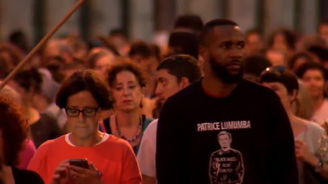 Cientos de personas protestan en las calles contra los últimos asesinatos de mujeres