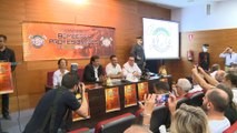 Vara en un Congreso de Bomberos en Mérida