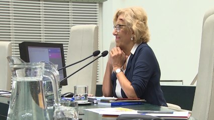 Reaparece Carmena con una evidente brecha en su ceja