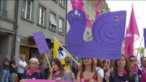 Las mujeres suizas salen a la calle para exigir igualdad salarial