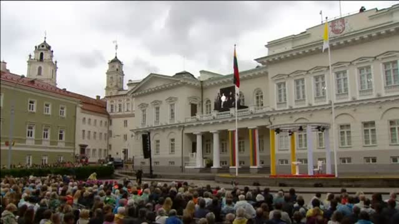 El Papa Francisco llega a Lituania para empezar su gira por los países bálticos