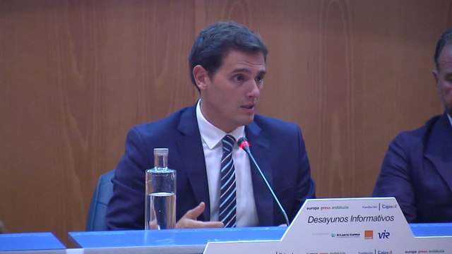 Rivera dice que Valls podría ser un alcalde que hablara bien de España