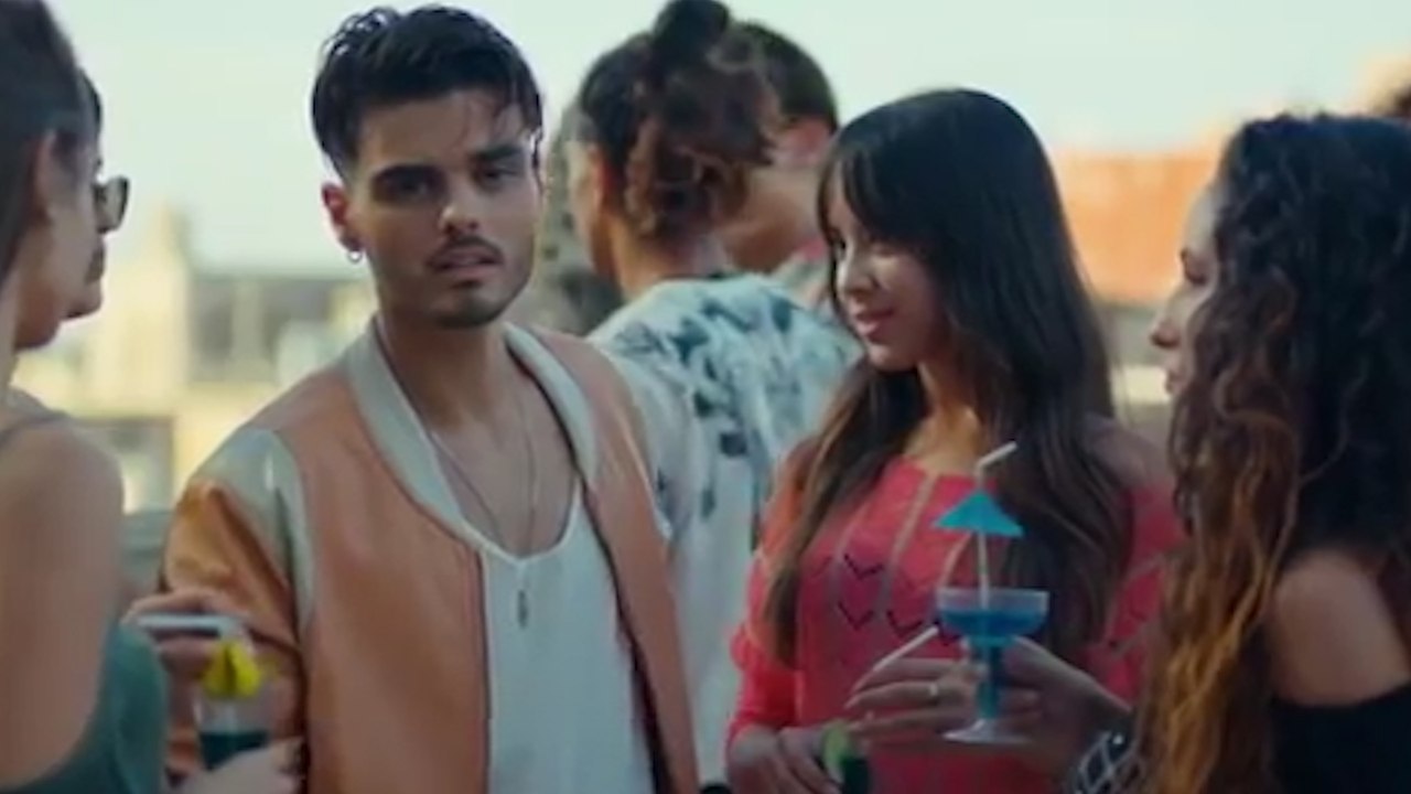 Abraham Mateo lanza un nuevo videoclip: "A cámara lenta"