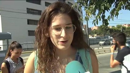 Más de la mitad de los jóvenes reconocen mirar el móvil constantemente