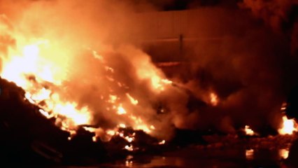 익산 폐기물 재가공 업체 화재...잔불 처리 '어려움' / YTN