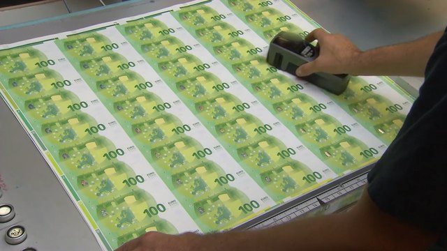 Presentan segunda serie de billetes de 100 y 200 euros