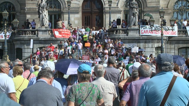 Concentración de pensionistas en Bilbao