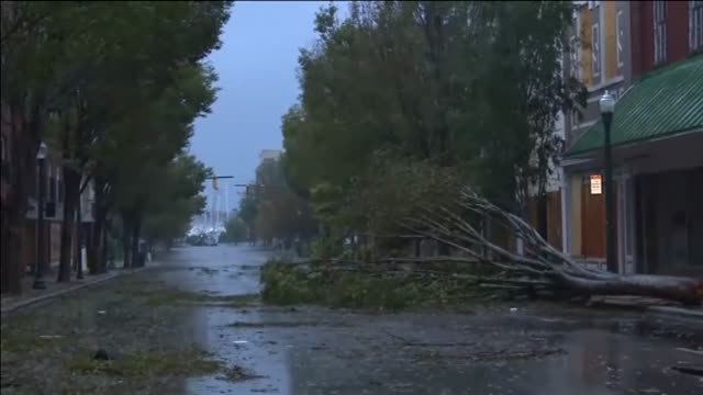 El huracán Florence toca tierra en Carolina del Norte