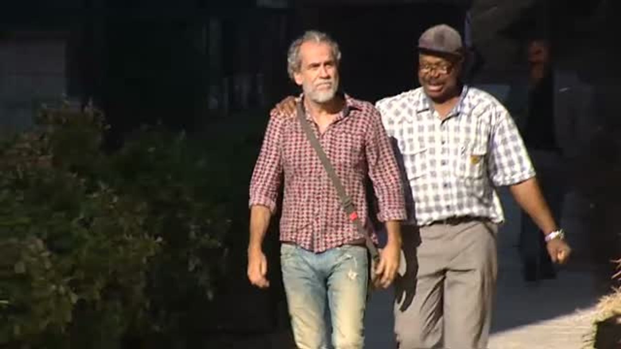Willy Toledo se vuelve a "cagar en Dios y en la Virgen" a su salida del juzgado