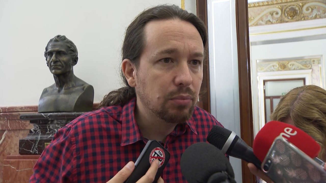 Iglesias anima a Sánchez a hacer accesible su tesis
