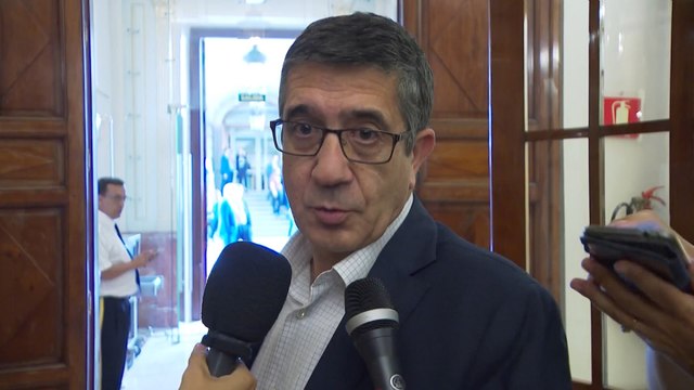 Patxi López dice que la dimisión de Montón demuestra que no somos iguales a otros