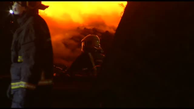 Un incendio ha arrasado una planta de reciclaje en O Porriño (Pontevedra)