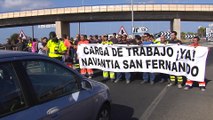 Trabajadores de Navantia cortan la autovía de Cádiz