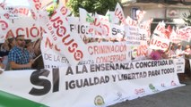 Concentración en Mérida en defensa de educación concertada