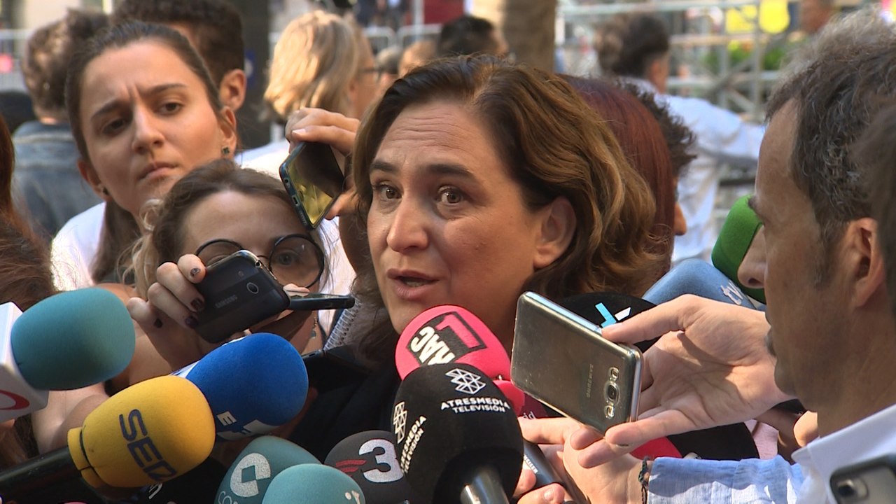 Colau lamenta la situación de los políticos presos