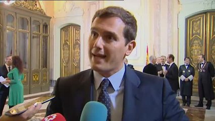 下载视频: Ciudadanos pedirá la comparecencia urgente de Montón en el Congreso para explicar su máster