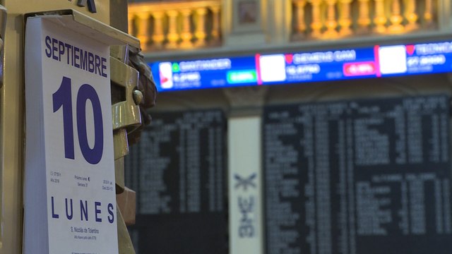 El Ibex 35 abre plano y defiende los 9.100