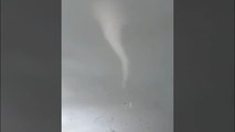 Un tornado y varias mangas marinas sorprenden en Alicante