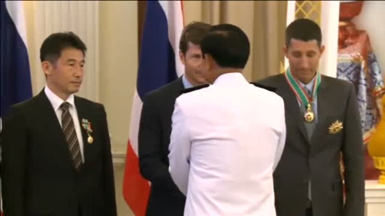 Los buzos que rescataron a los niños de Tailandia reciben una medalla real