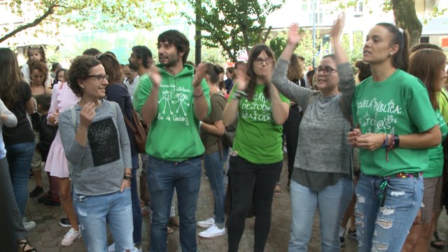 Protesta de profesores y colegio público en Santander