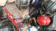 Espectacular rescate de una mujer atrapada entre los escombros tras la explosión de gas en Burgos
