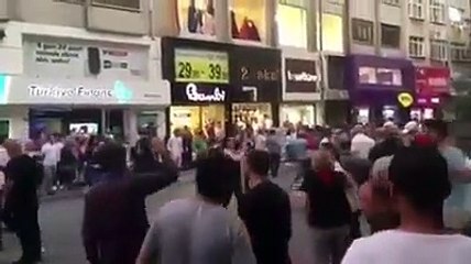 İmamoğlu'nun mitinginde AKP'li grup CHP'lilere saldırmaya çalıştı
