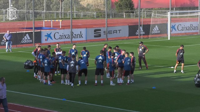 La selección española se entrena para jugar contra Inglaterra