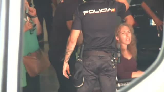 Los asesinos del destornillador asisten a una reconstrucción en la caravana donde podrían haber planeado trasladar el cuerpo