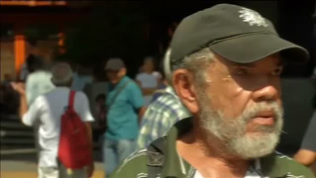 Doscientos jubilados venezolanos piden a Maduro que no retrase los pagos de sus pensiones