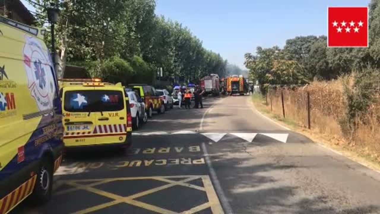 Arde un autobús en una zona residencial en Villanueva de la Cañada