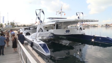 El barco Energy Observer hace escala en Valencia