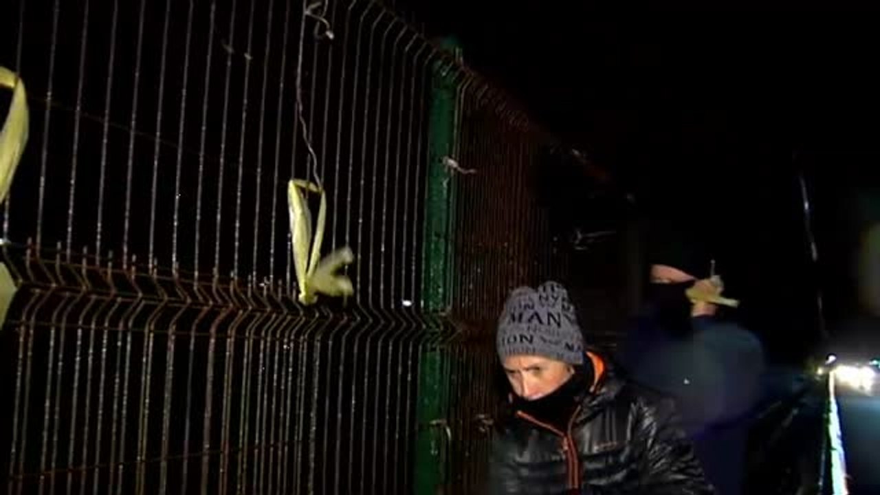 La Fiscalía pide a los Mossos que expliquen por qué identifican a los activistas que retiran lazos amarillos