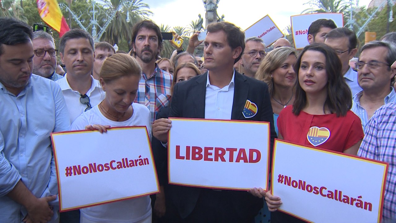 Rivera apoya a la mujer agredida por quitar lazos amarillos