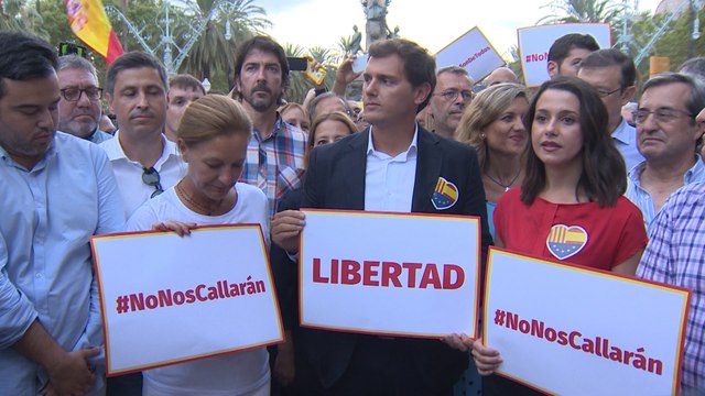 Rivera apoya a la mujer agredida por quitar lazos amarillos