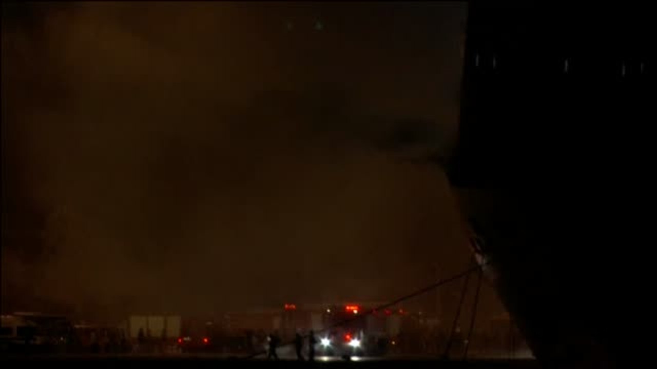 850 pasajeros se quedan en el puerto del Pireo (Grecia) tras generarse un incendio en el ferry que viajabn