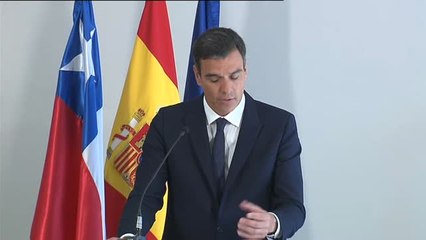 Sánchez se compromete en Chile a reformar "el voto rogado" del exterior