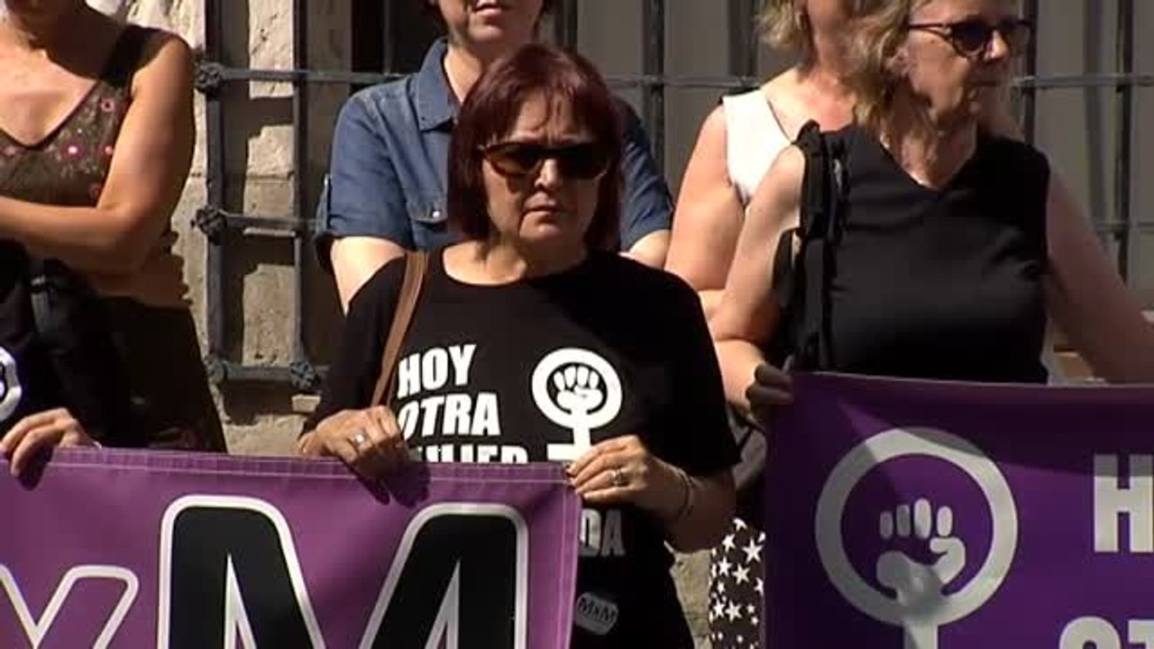 Concentración de los vecinos de Orihuela para condenar el último crimen machista