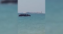 Interceptados 25 inmigrantes tras llegar en patera a la playa de La Barrosa de Chiclana