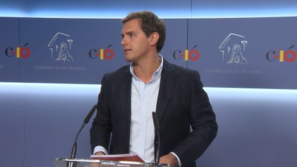 Rivera quiere que el Gobierno defienda a Llarena