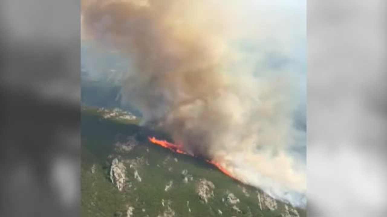 El incendio de O Invernadoiro (Orense) continúa activo y ya ha arrasado 70 hectáreas