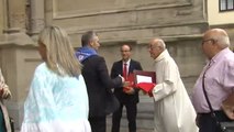 El Athletic de Bilbao realiza su tradicional ofrenda a la Virgen de Begoña