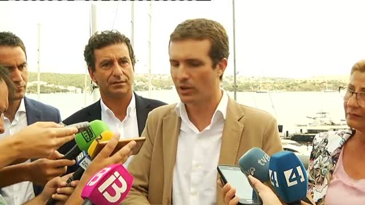 Casado acusa al Gobierno de querer "cargarse" la separación de poderes en España
