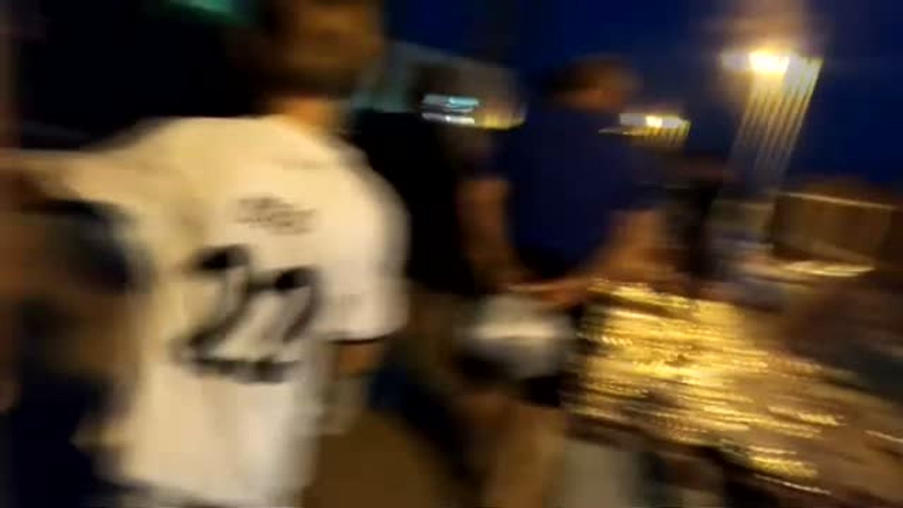 Los comercios de localidades costeras turísticas denuncian el aumento de manteros en sus calles