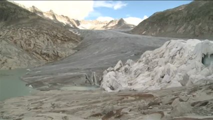 Descargar video: Cubren con enormes mantas los glaciares de los Alpes