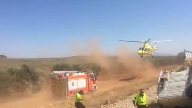 Un tren arrolla a un camión en Málaga y deja, al menos, cinco heridos