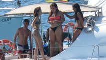 Aitana se divierte con sus amigos en Ibiza