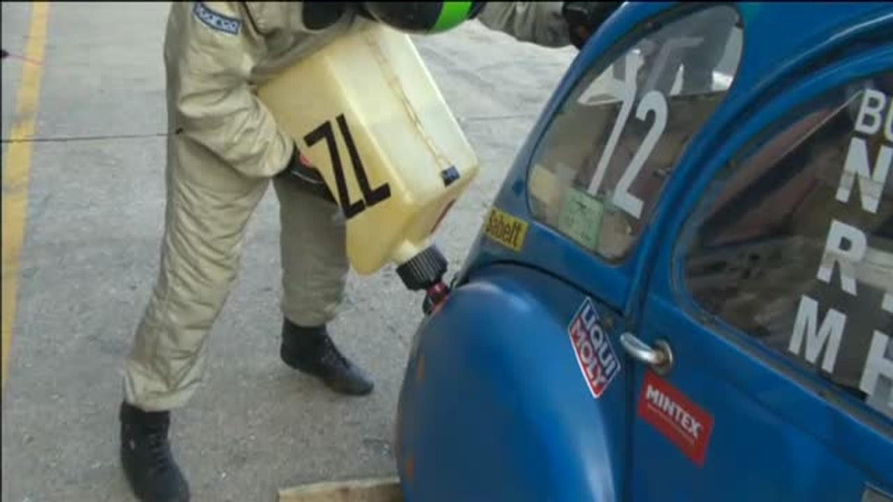 Inglaterra acoge la carrera de 24 horas de los míticos 'Dos caballos' de Citroën