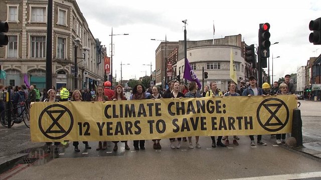 Activists stage climate protest in London