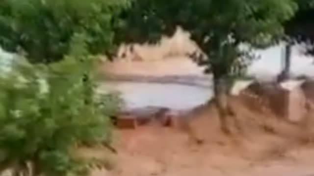 Los bomberos desalojan a 40 vecinos del Monasterio de Santa María de Huerta (Soria) por las inundaciones