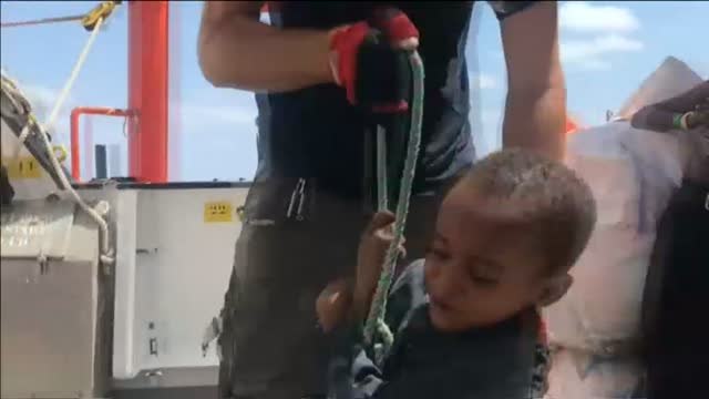 Salvini desafía a Europa al amenazar con devolver a Libia los 177 inmigrantes rescatados por su Guardia Costera